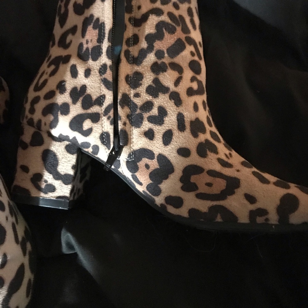 Size 10 boots  ( black not cheetah print ) - Picture 2 of 3